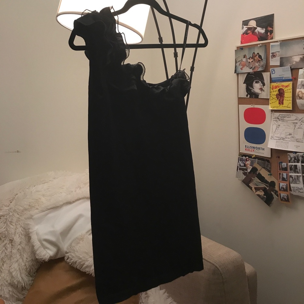 bebe one-shoulder bodycon w/ ruffle sleeve M/L